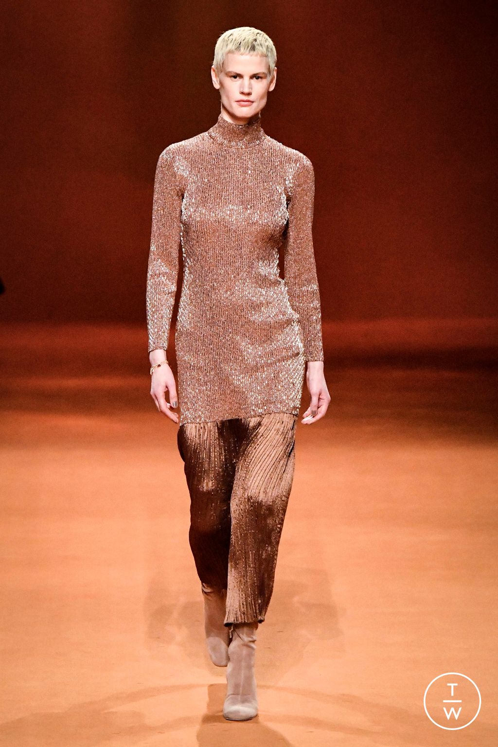 Fashion Week Paris Fall/Winter 2023 look 52 from the Hermès collection 女装