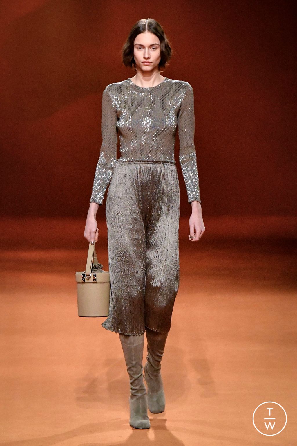 Fashion Week Paris Fall/Winter 2023 look 54 from the Hermès collection womenswear