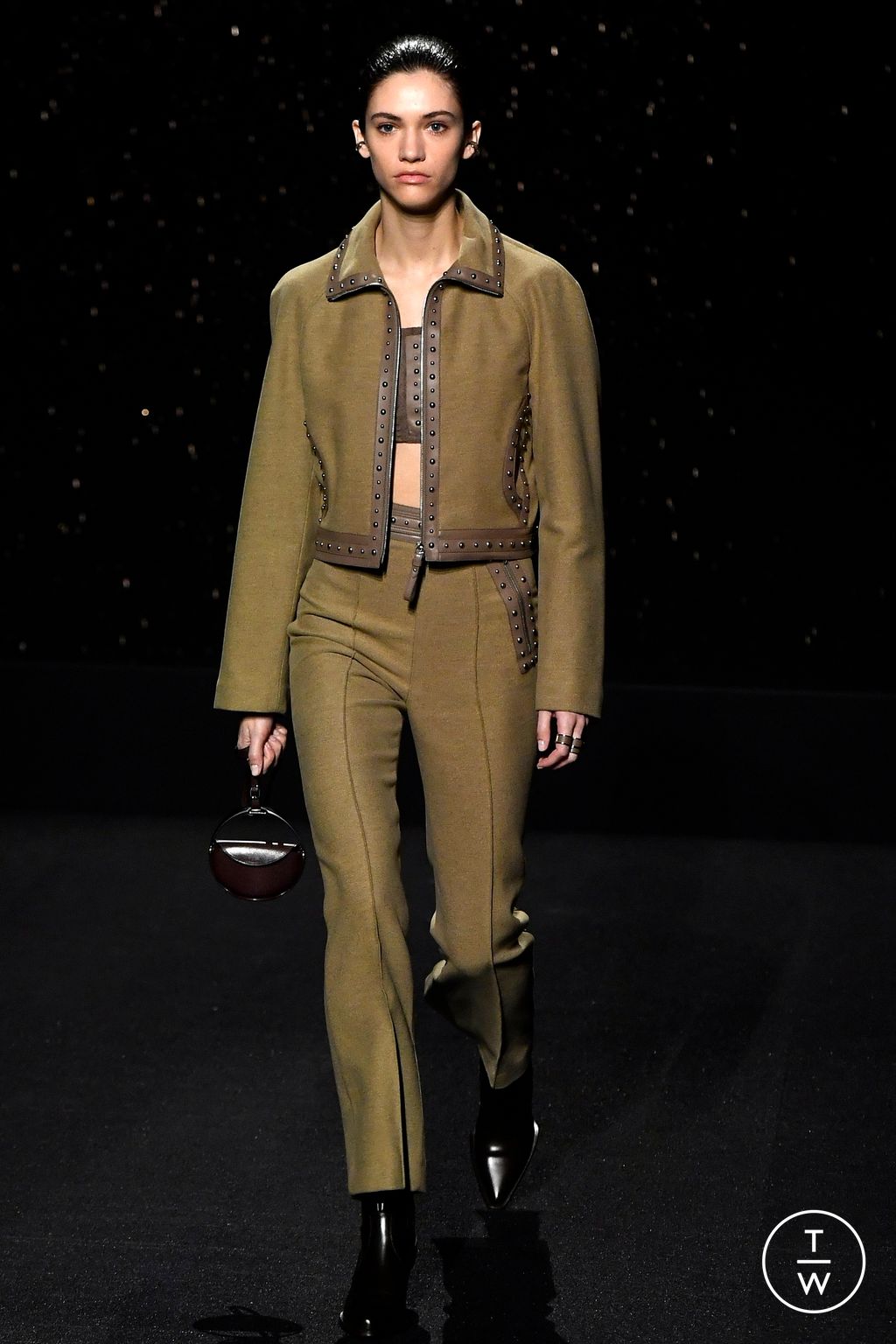 Fashion Week Paris Fall/Winter 2024 look 37 from the Hermès collection womenswear