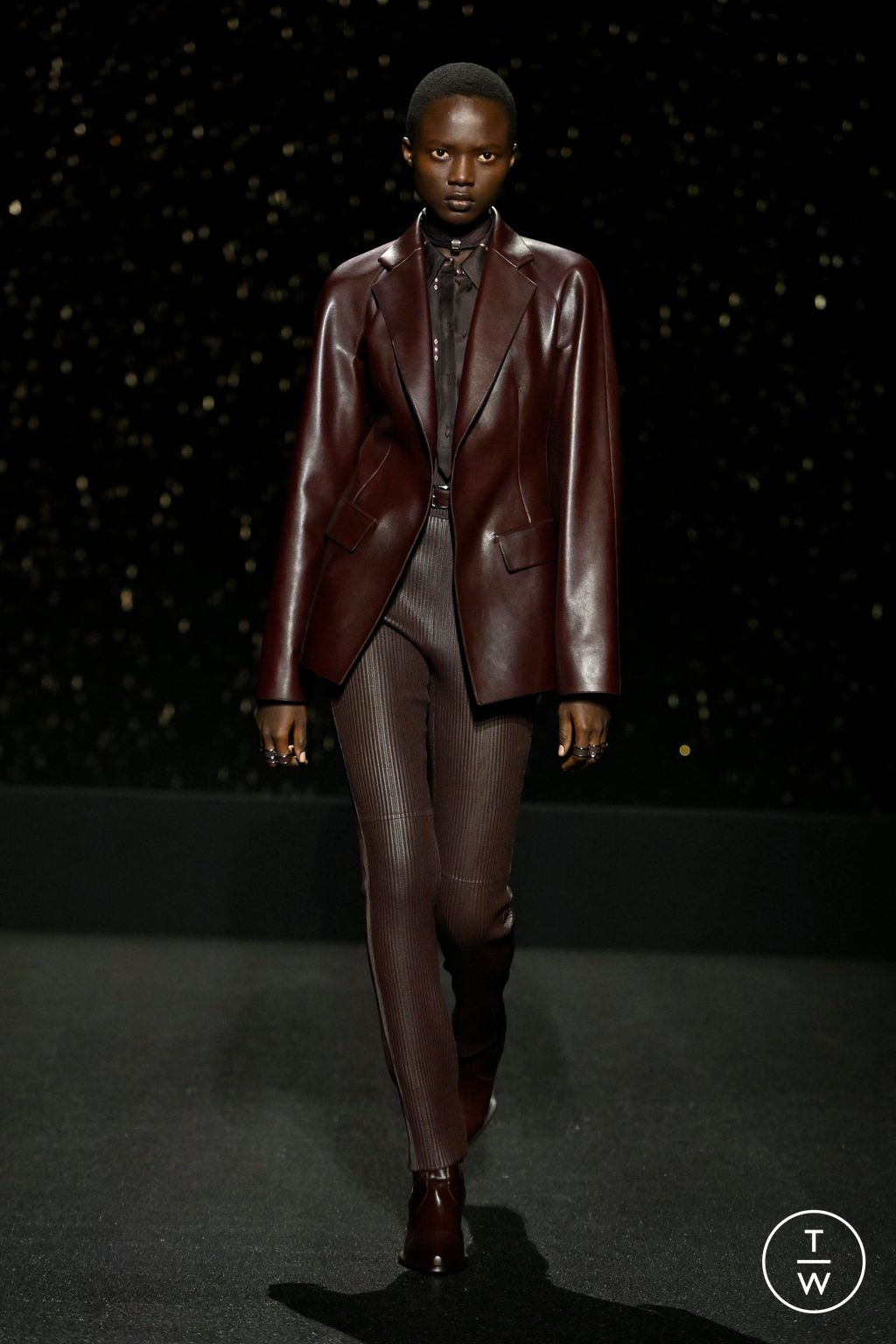 Fashion Week Paris Fall/Winter 2024 look 10 from the Hermès collection 女装