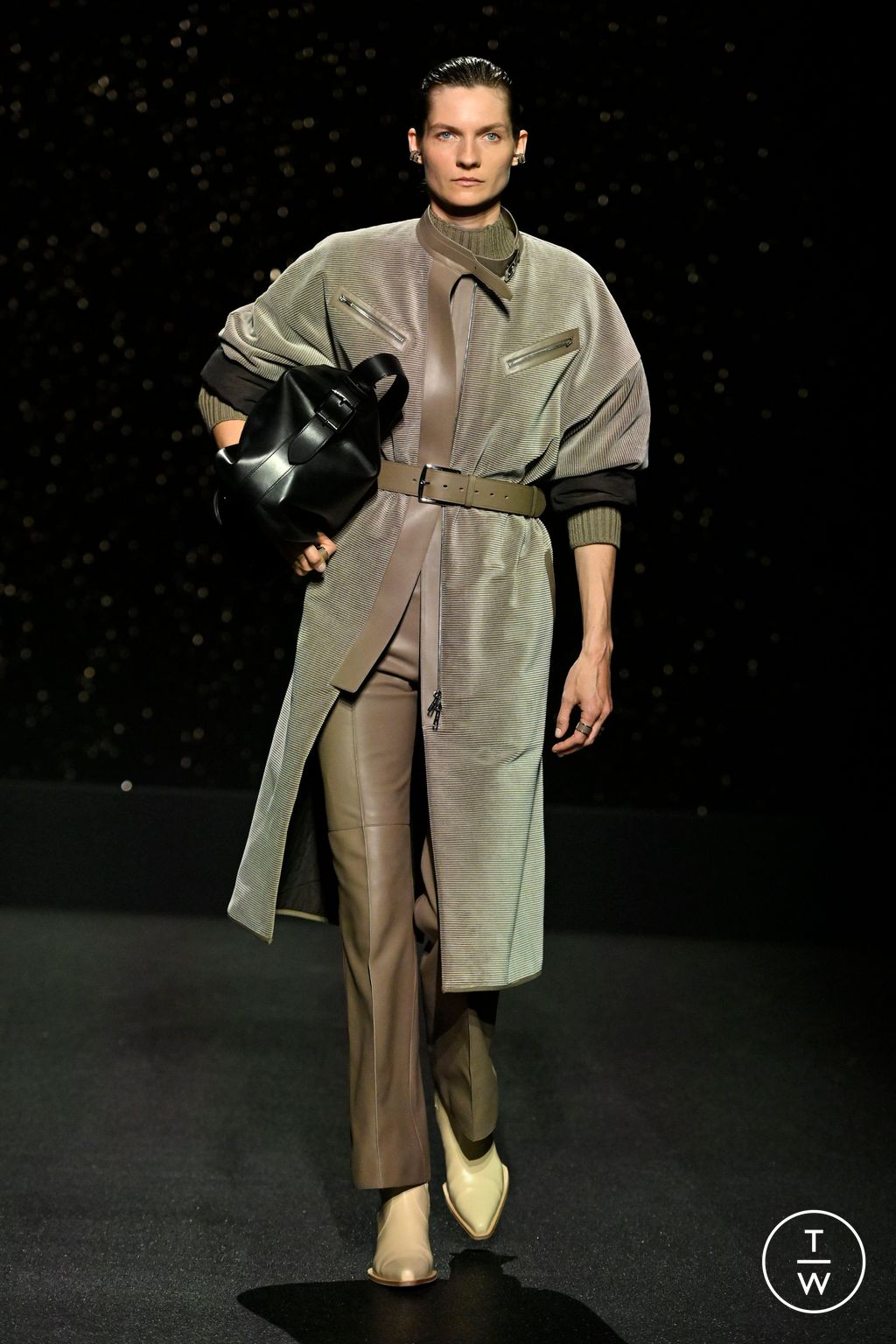 Fashion Week Paris Fall/Winter 2024 look 40 from the Hermès collection womenswear