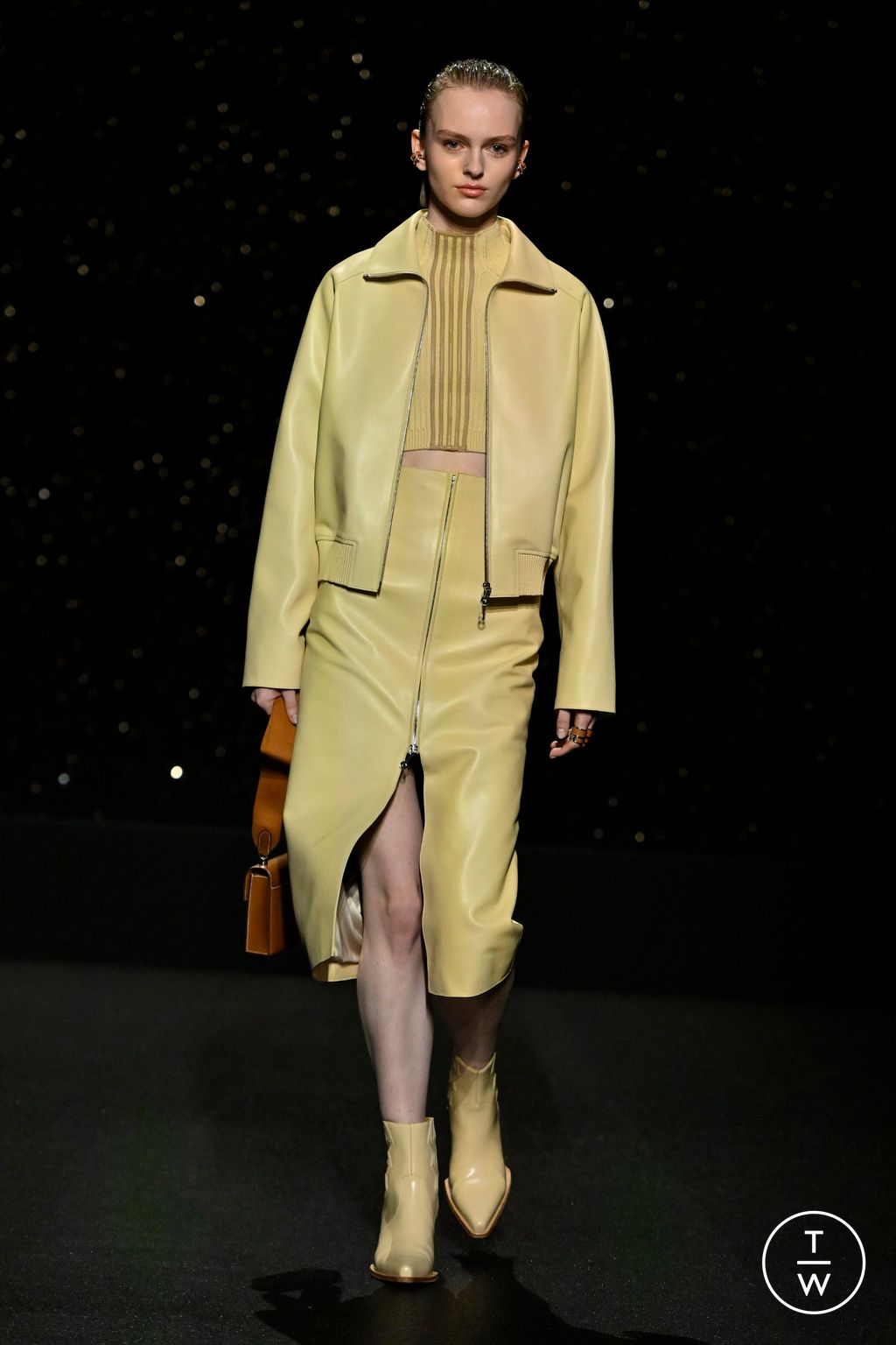 Fashion Week Paris Fall/Winter 2024 look 45 from the Hermès collection womenswear