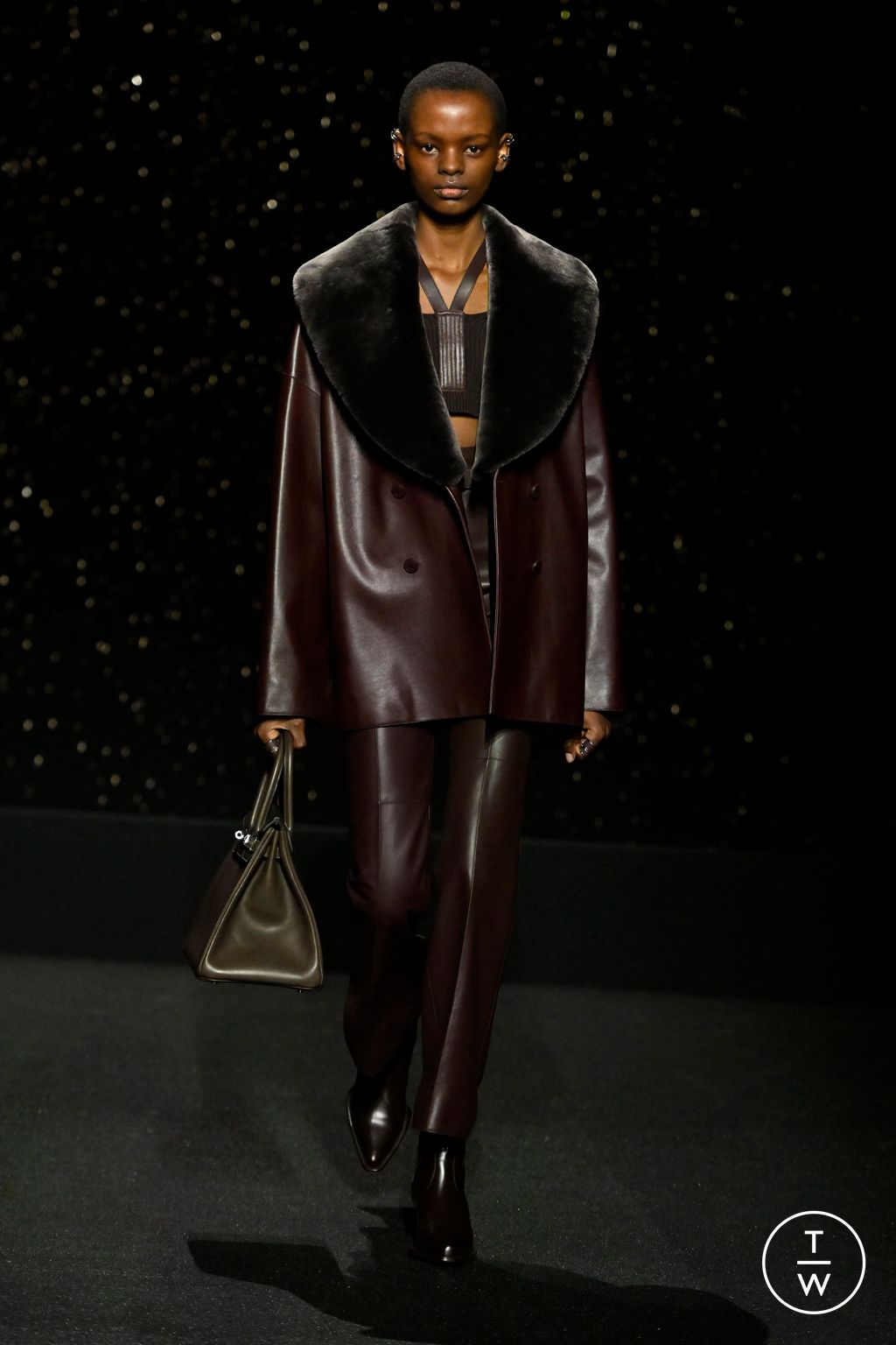 Fashion Week Paris Fall/Winter 2024 look 16 from the Hermès collection womenswear