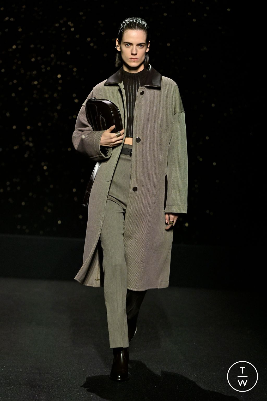 Fashion Week Paris Fall/Winter 2024 look 17 from the Hermès collection 女装