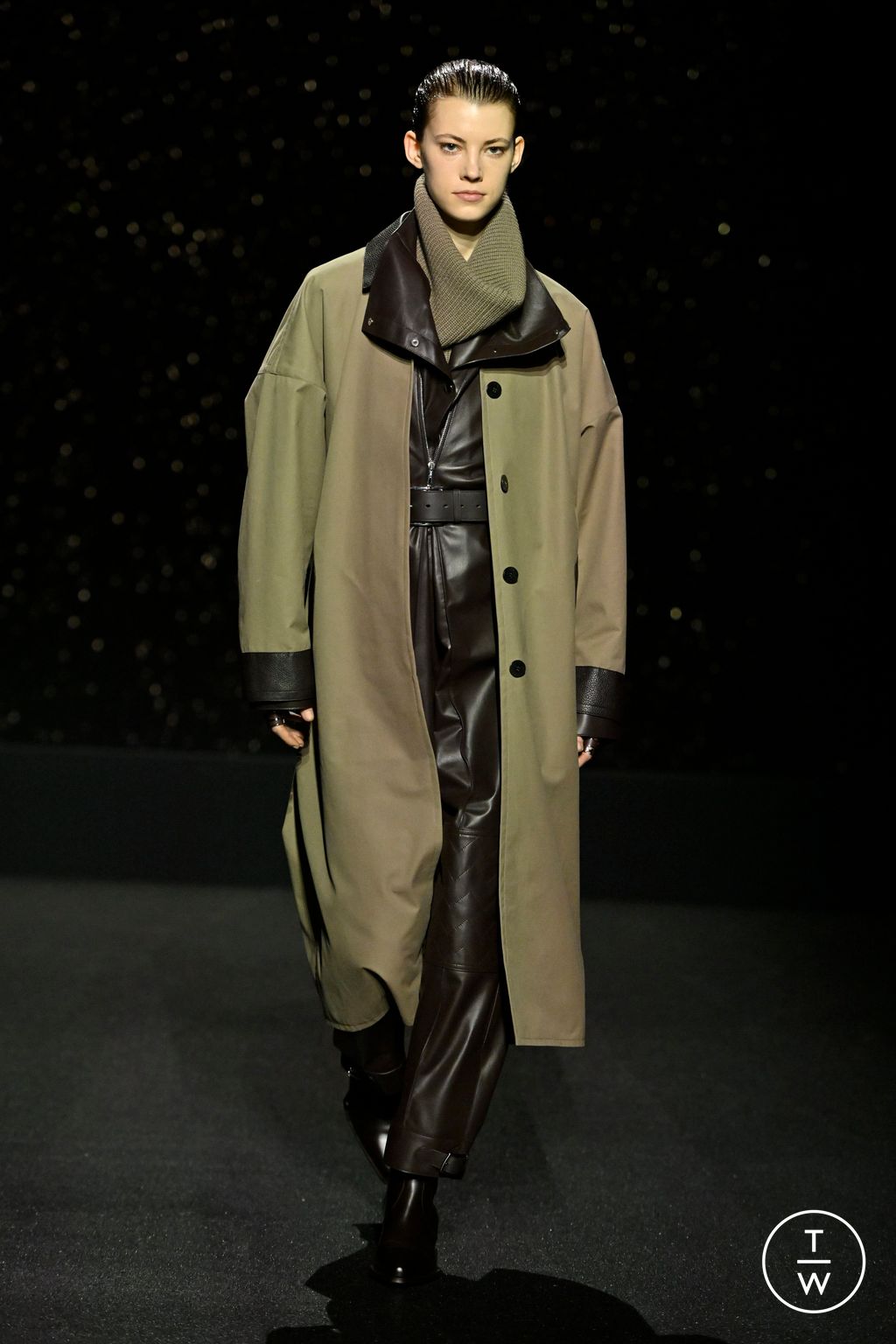 Fashion Week Paris Fall/Winter 2024 look 19 from the Hermès collection 女装