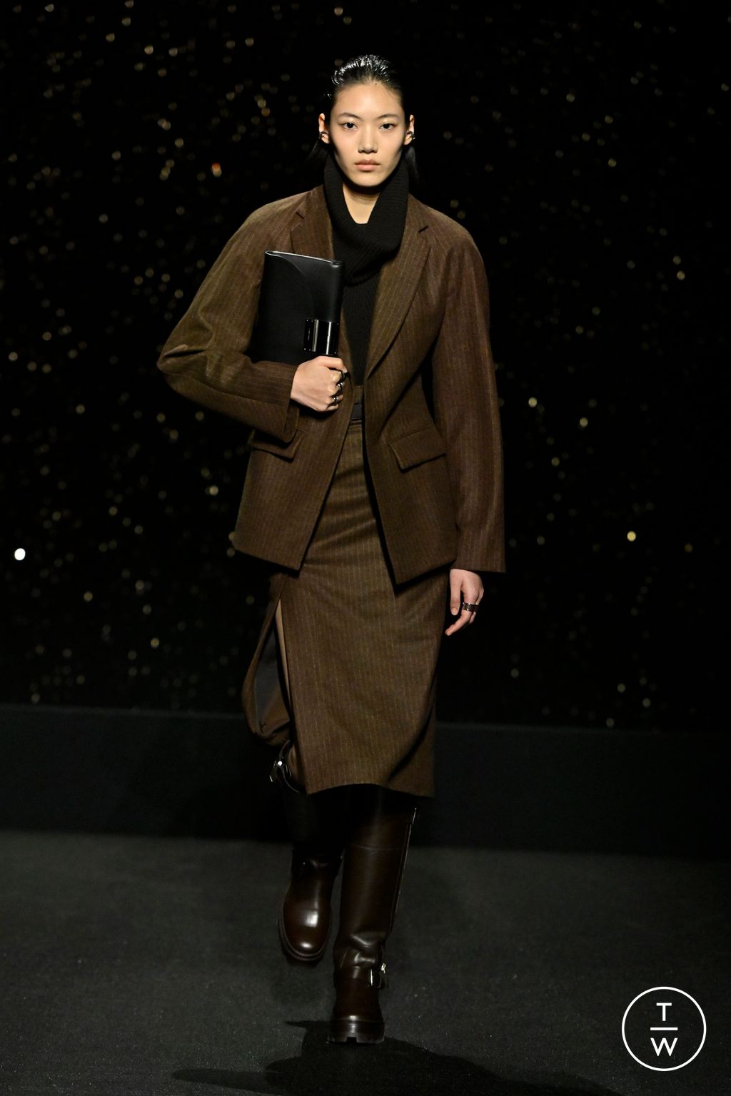 Fashion Week Paris Fall/Winter 2024 look 21 from the Hermès collection 女装
