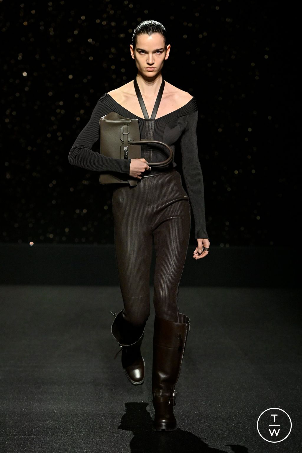 Fashion Week Paris Fall/Winter 2024 look 23 from the Hermès collection womenswear