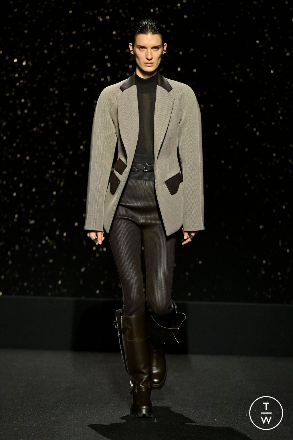 Fashion Week Paris Fall/Winter 2024 look 30 from the Hermès collection womenswear