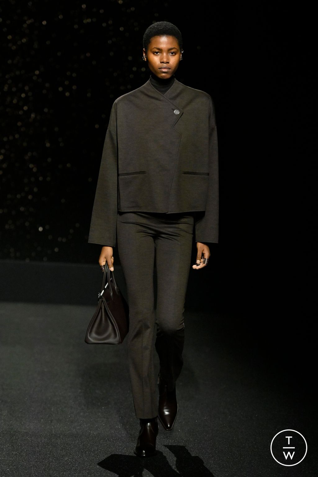 Fashion Week Paris Fall/Winter 2024 look 33 from the Hermès collection womenswear