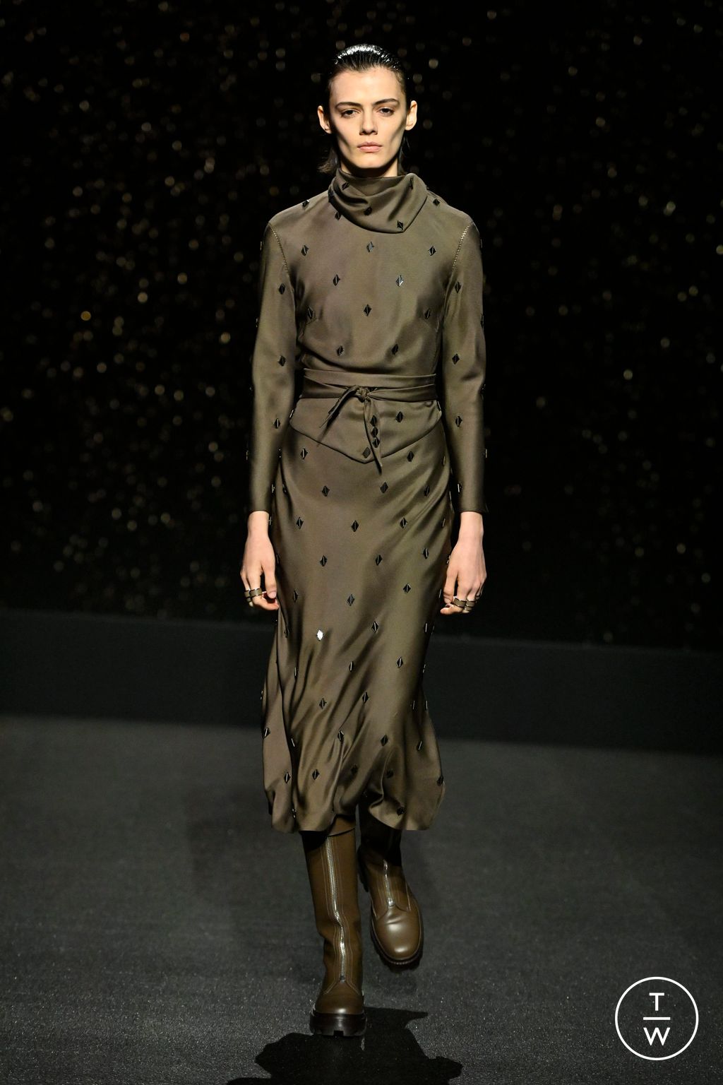 Fashion Week Paris Fall/Winter 2024 look 36 from the Hermès collection womenswear