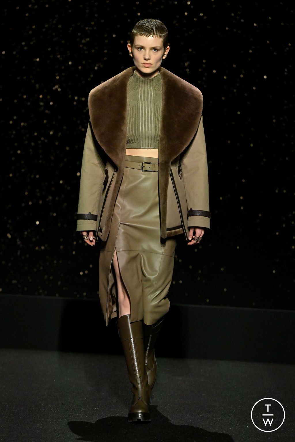 Fashion Week Paris Fall/Winter 2024 look 39 from the Hermès collection womenswear