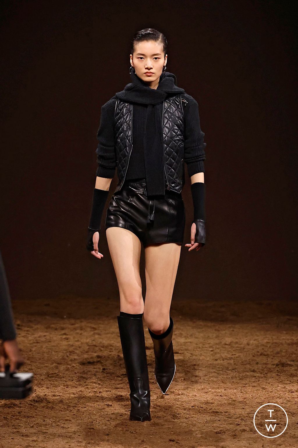 Fashion Week Paris Fall/Winter 2025 look 5 from the Hermès collection womenswear