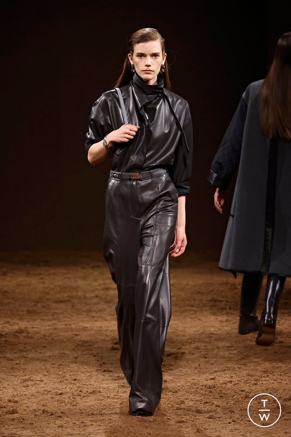 Fashion Week Paris Fall/Winter 2025 look 11 de la collection Hermès womenswear