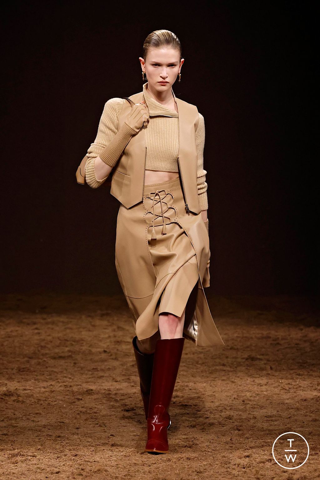 Fashion Week Paris Fall/Winter 2025 look 15 de la collection Hermès womenswear