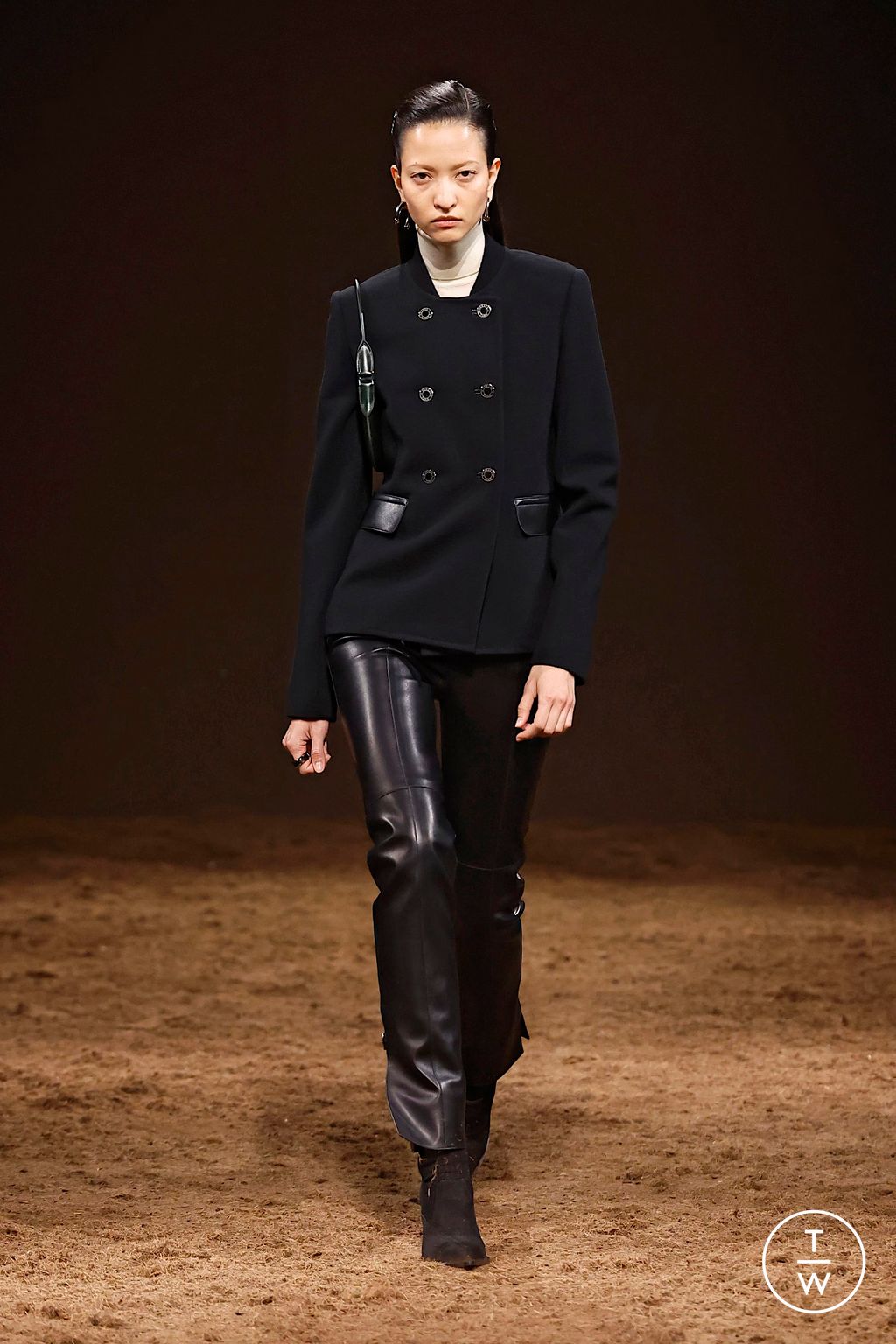 Fashion Week Paris Fall/Winter 2025 look 19 de la collection Hermès womenswear