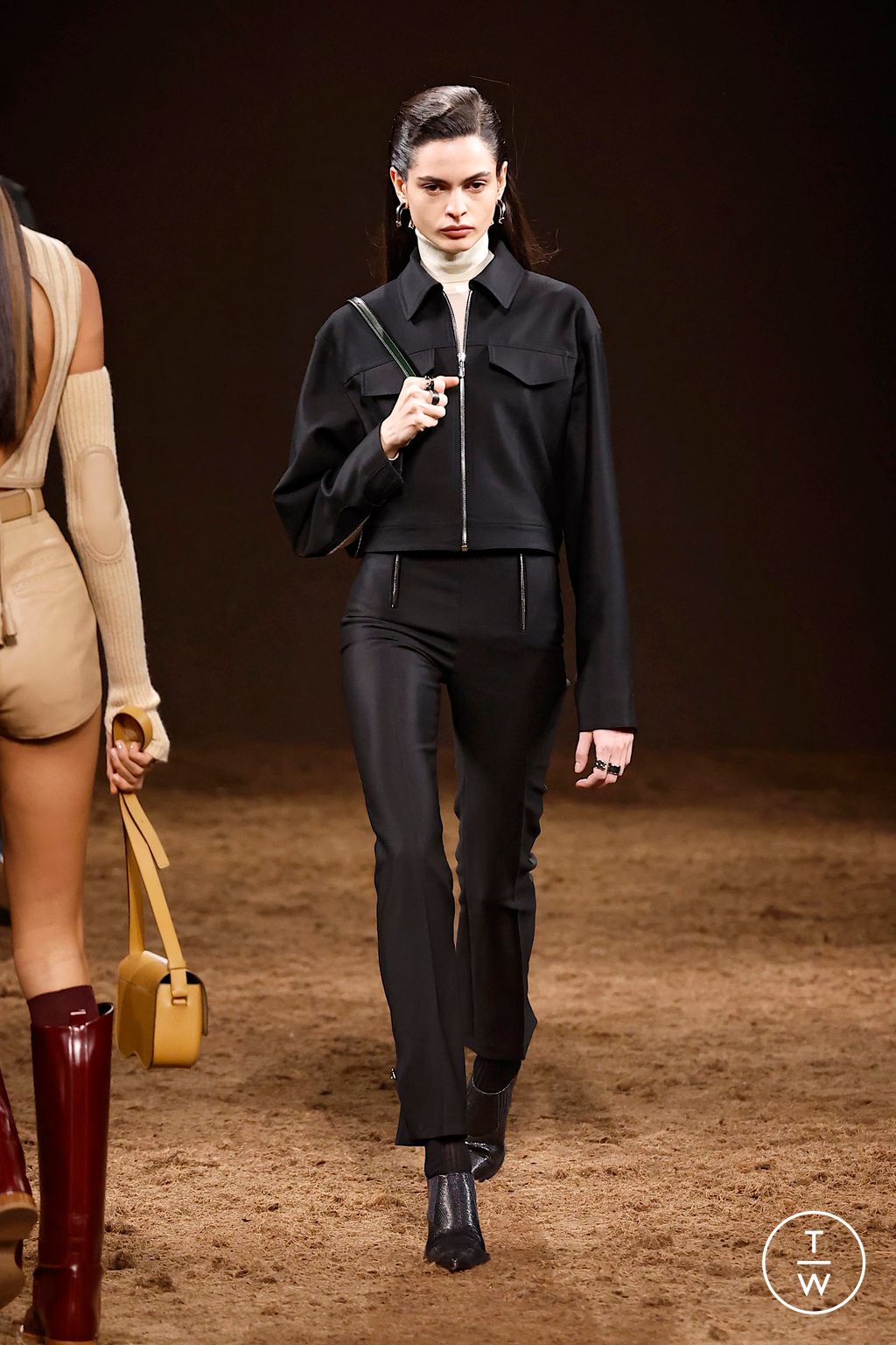 Fashion Week Paris Fall/Winter 2025 look 20 de la collection Hermès womenswear