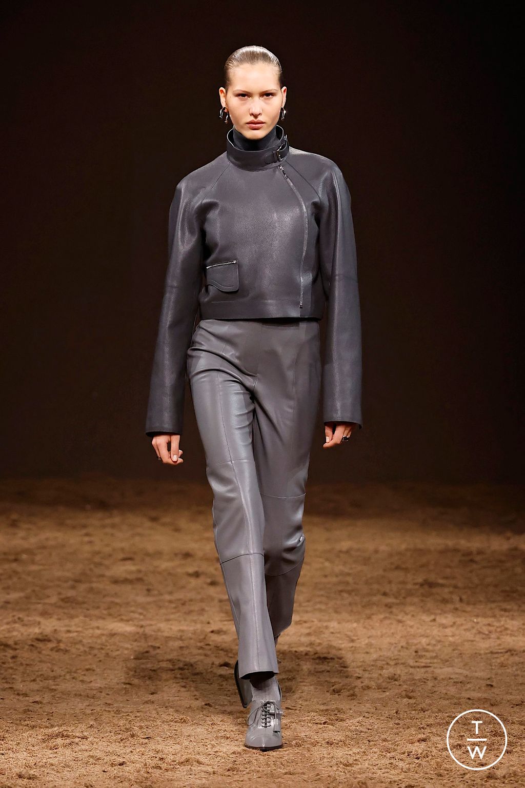 Fashion Week Paris Fall/Winter 2025 look 27 de la collection Hermès womenswear