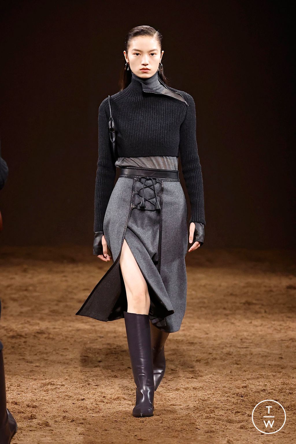 Fashion Week Paris Fall/Winter 2025 look 28 from the Hermès collection womenswear