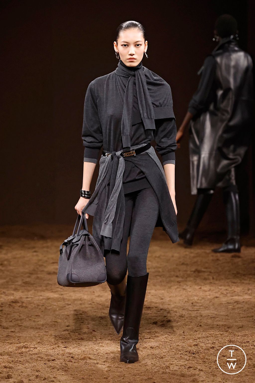 Fashion Week Paris Fall/Winter 2025 look 30 from the Hermès collection womenswear