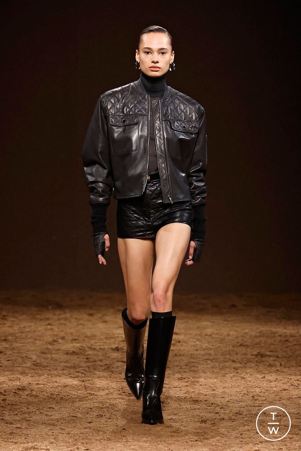 Fashion Week Paris Fall/Winter 2025 look 35 de la collection Hermès womenswear