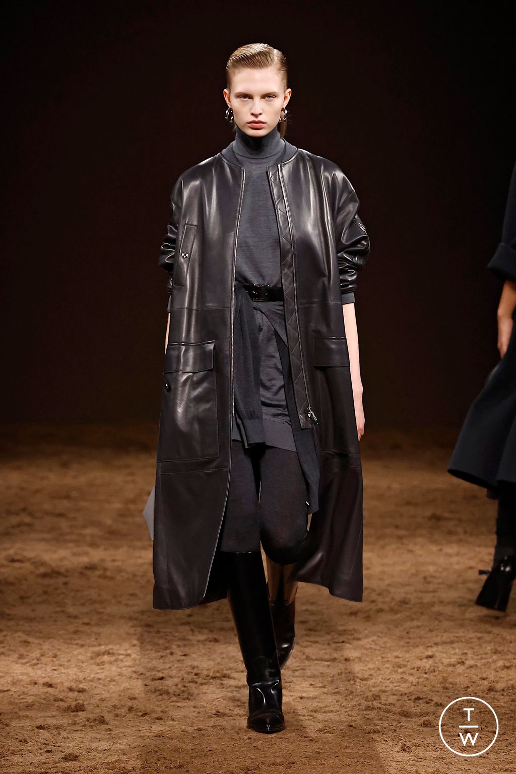Fashion Week Paris Fall/Winter 2025 look 36 from the Hermès collection 女装