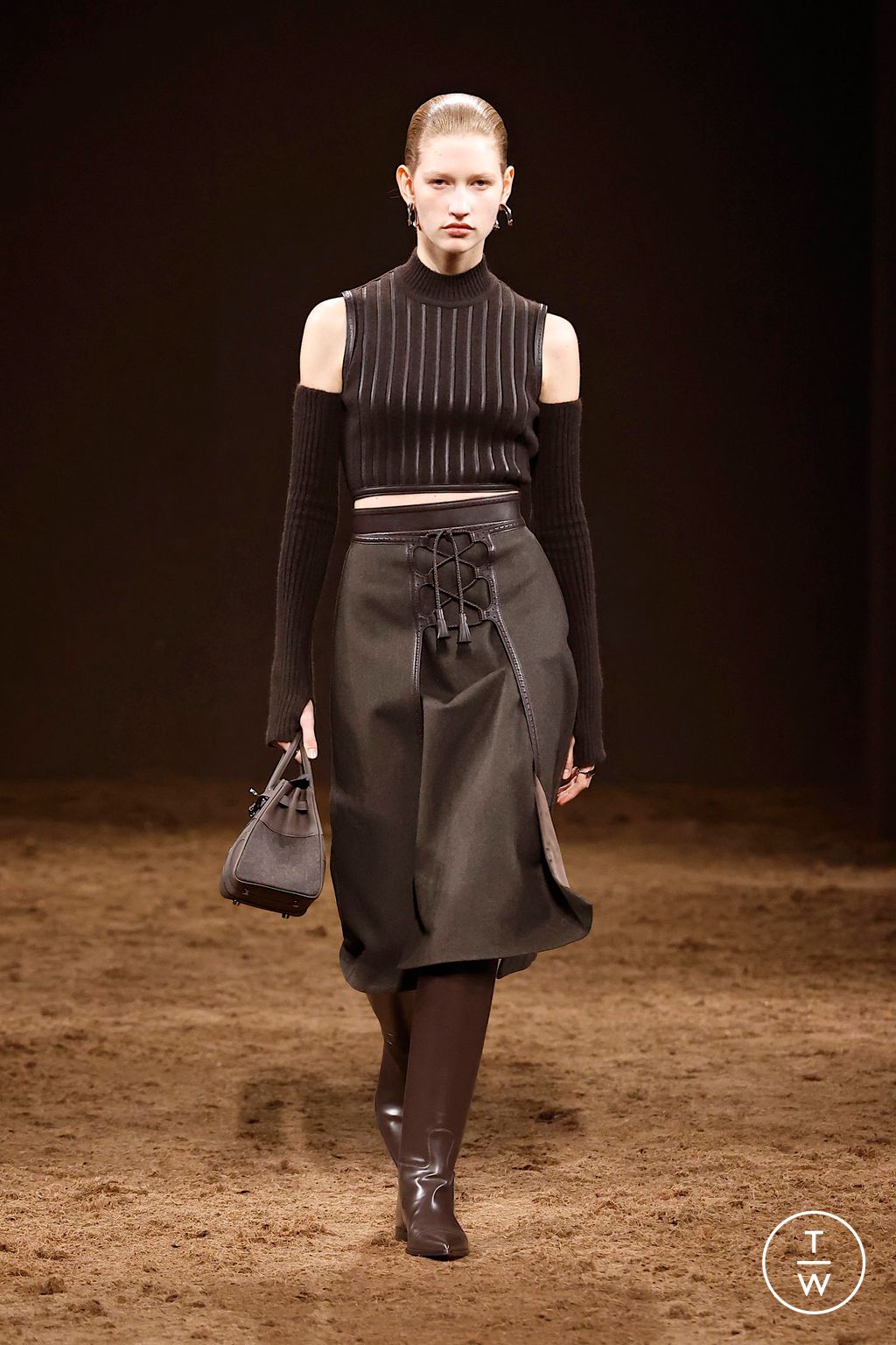 Fashion Week Paris Fall/Winter 2025 look 42 from the Hermès collection 女装