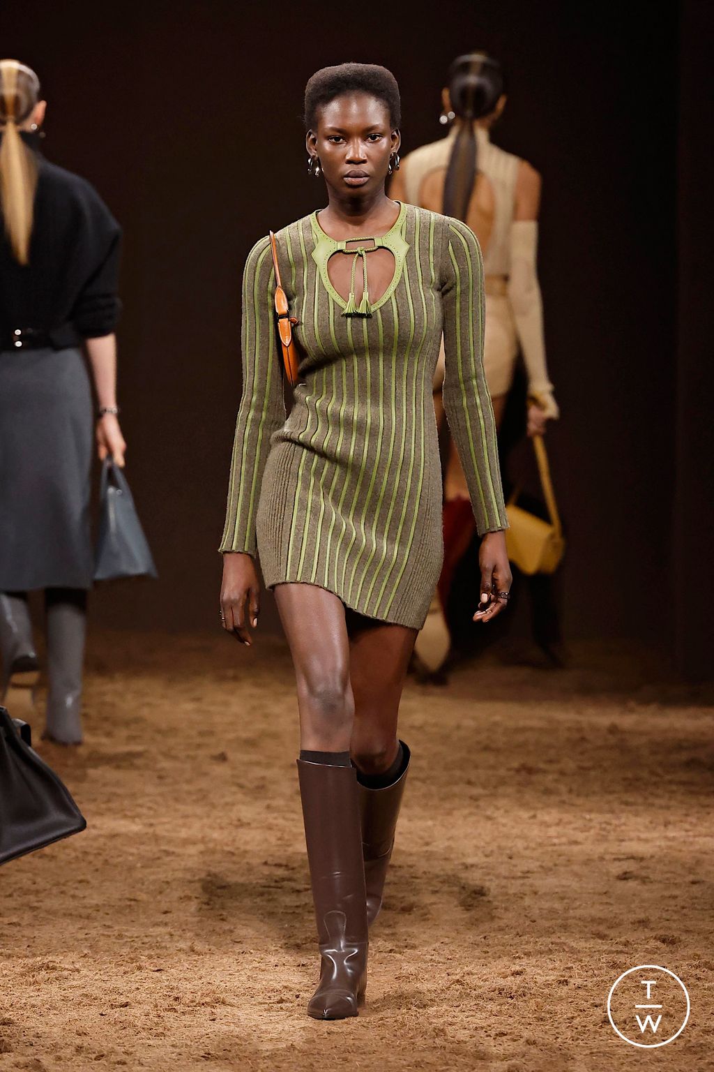 Fashion Week Paris Fall/Winter 2025 look 45 from the Hermès collection 女装
