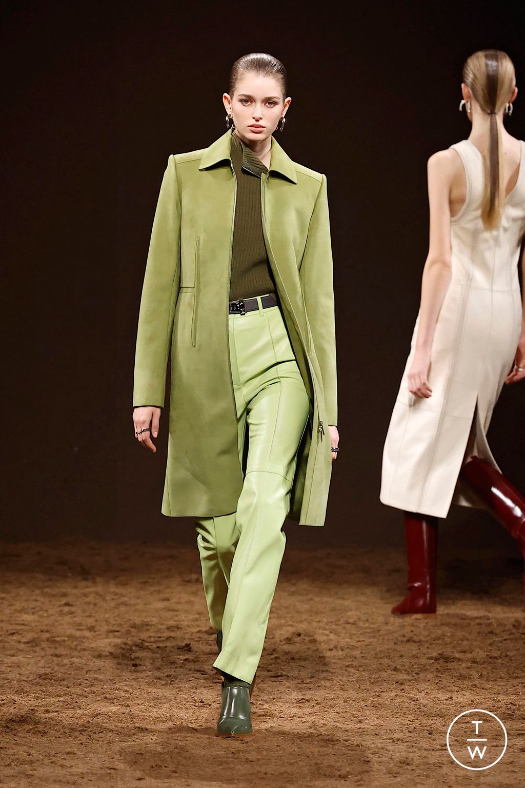 Fashion Week Paris Fall/Winter 2025 look 46 from the Hermès collection womenswear