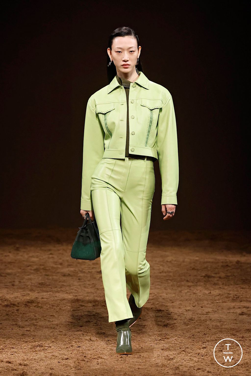 Fashion Week Paris Fall/Winter 2025 look 47 de la collection Hermès womenswear