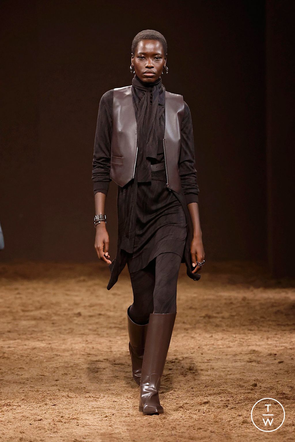 Fashion Week Paris Fall/Winter 2025 look 54 from the Hermès collection 女装