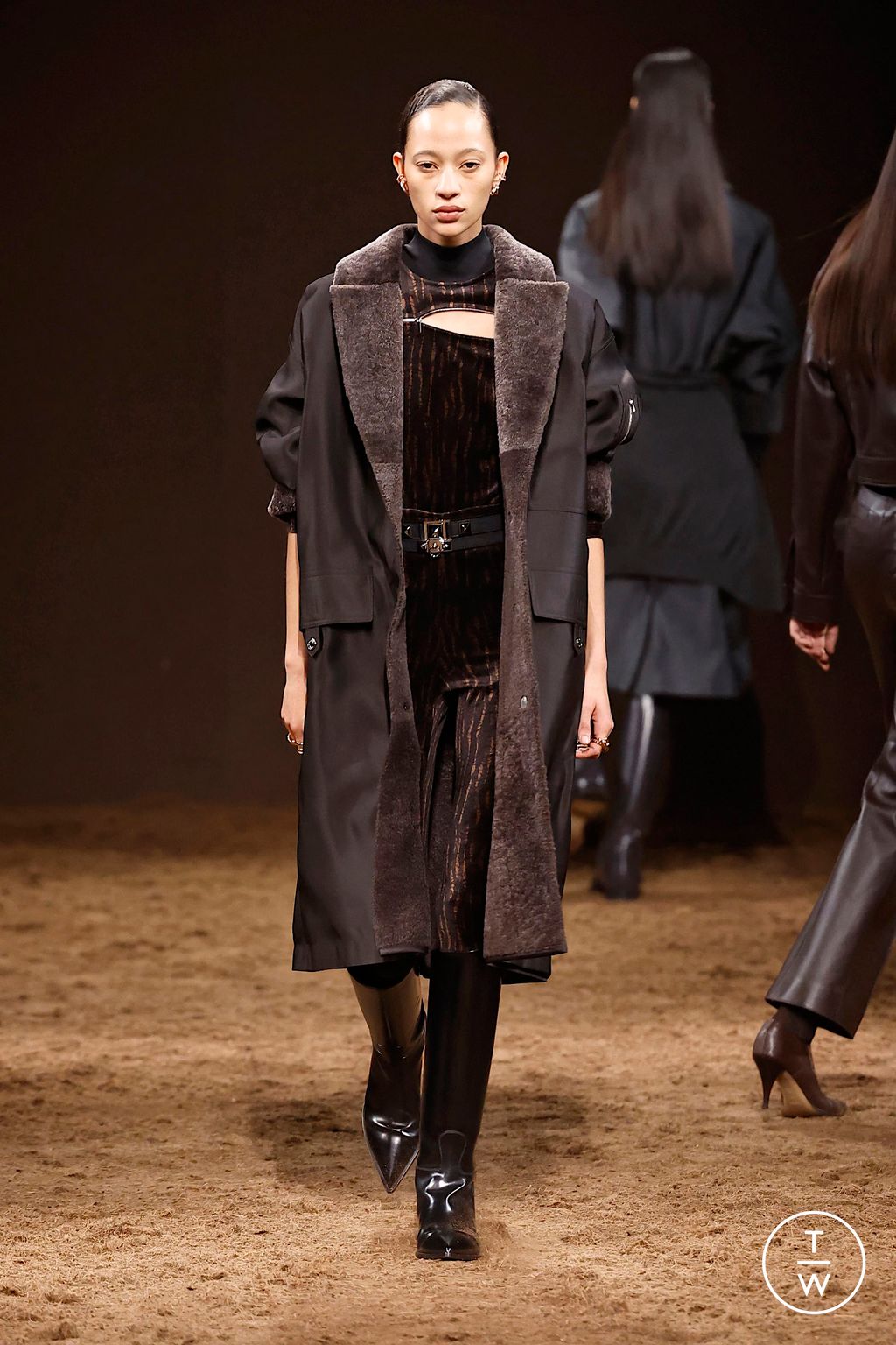 Fashion Week Paris Fall/Winter 2025 look 59 from the Hermès collection womenswear