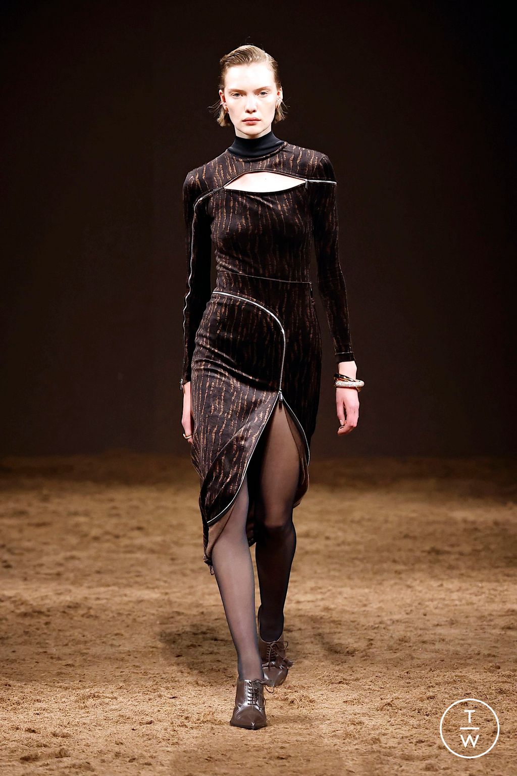 Fashion Week Paris Fall/Winter 2025 look 61 from the Hermès collection 女装