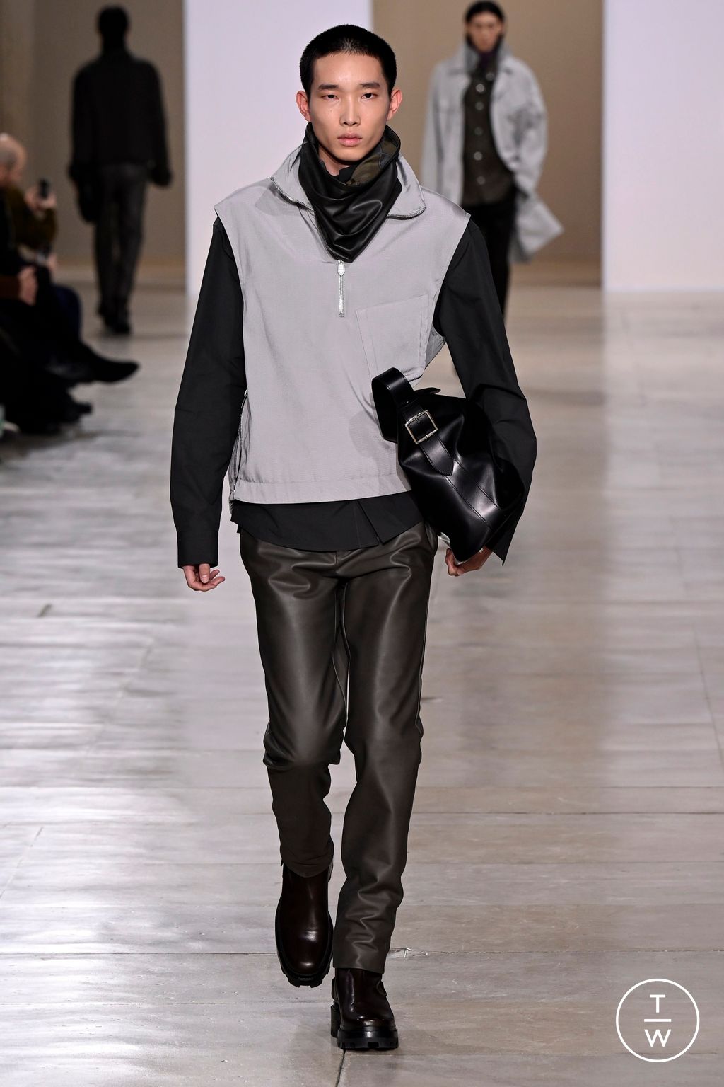Fashion Week Paris Fall/Winter 2024 look 5 from the Hermès collection 男装
