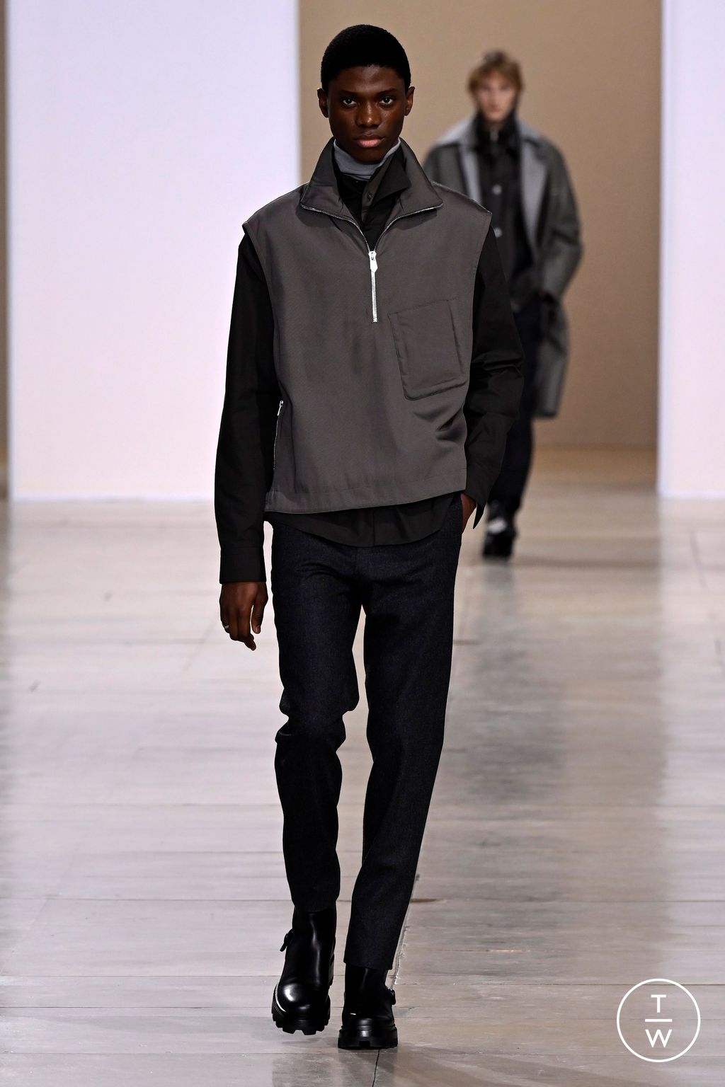 Fashion Week Paris Fall/Winter 2024 look 7 from the Hermès collection 男装