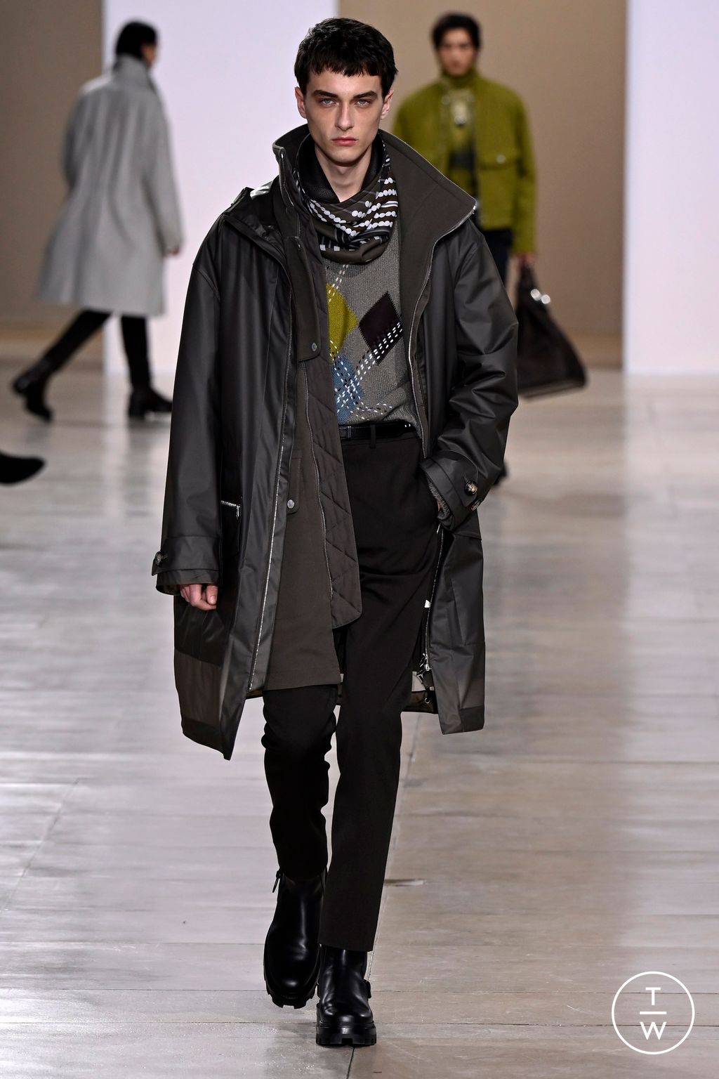 Fashion Week Paris Fall/Winter 2024 look 9 de la collection Hermès menswear