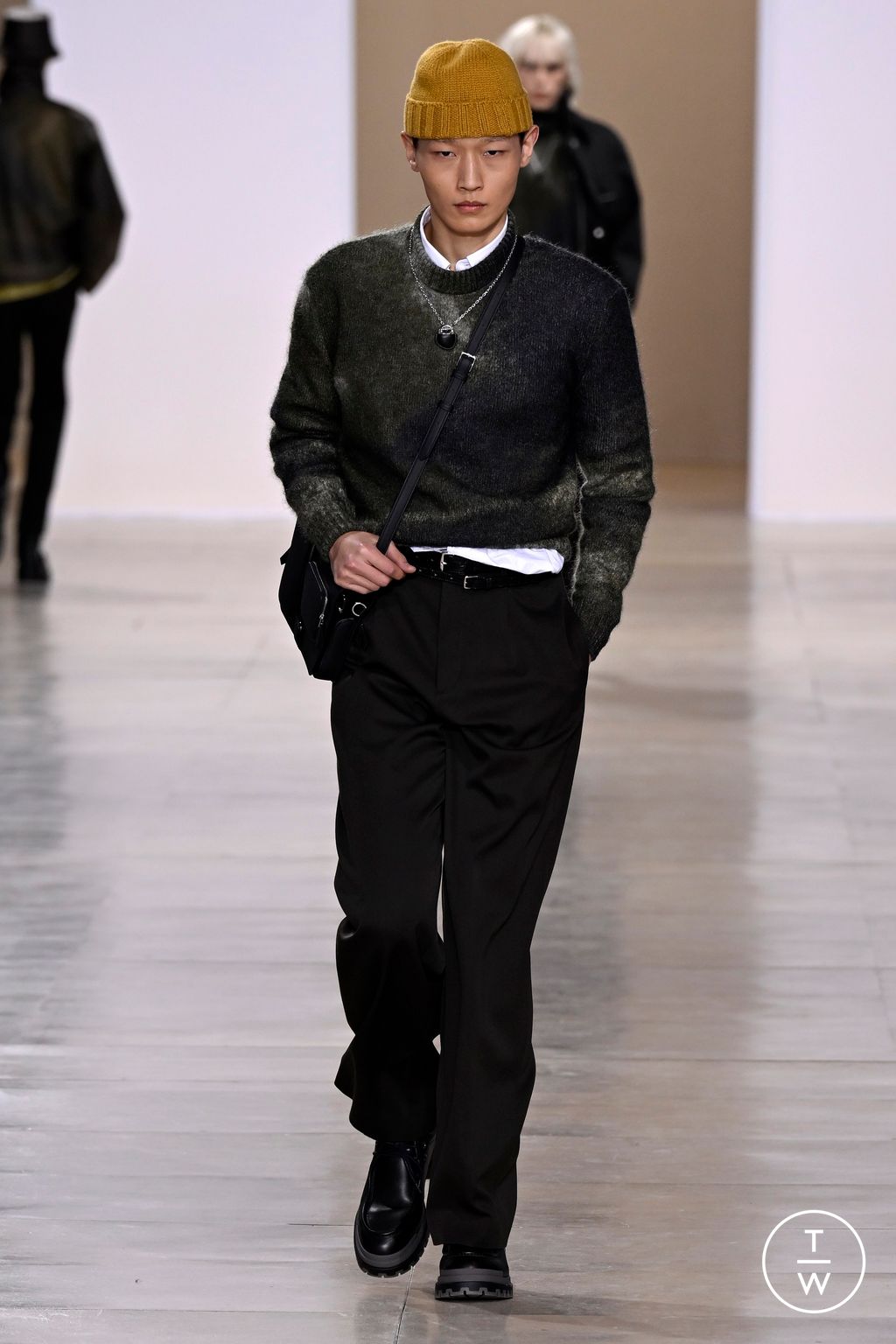 Fashion Week Paris Fall/Winter 2024 look 14 from the Hermès collection 男装
