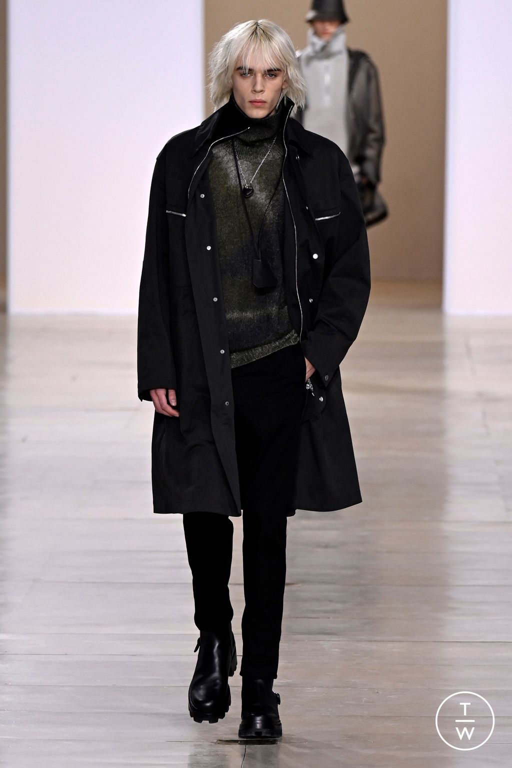 Fashion Week Paris Fall/Winter 2024 look 15 from the Hermès collection 男装