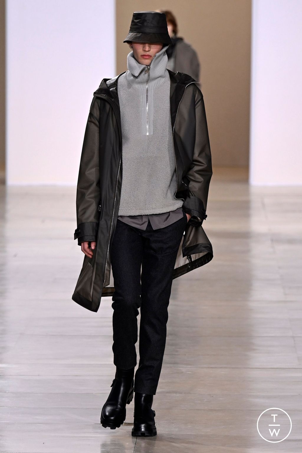 Fashion Week Paris Fall/Winter 2024 look 16 from the Hermès collection menswear
