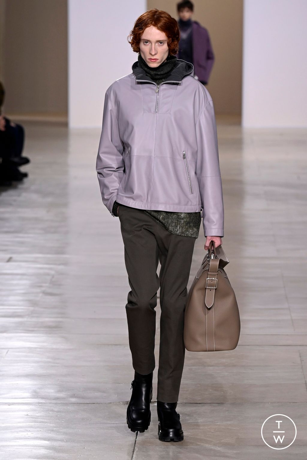 Fashion Week Paris Fall/Winter 2024 look 24 from the Hermès collection menswear