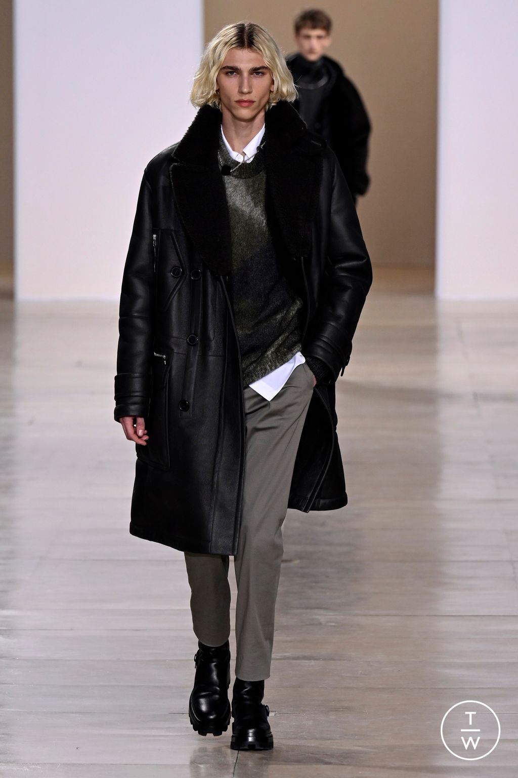 Fashion Week Paris Fall/Winter 2024 look 26 from the Hermès collection 男装