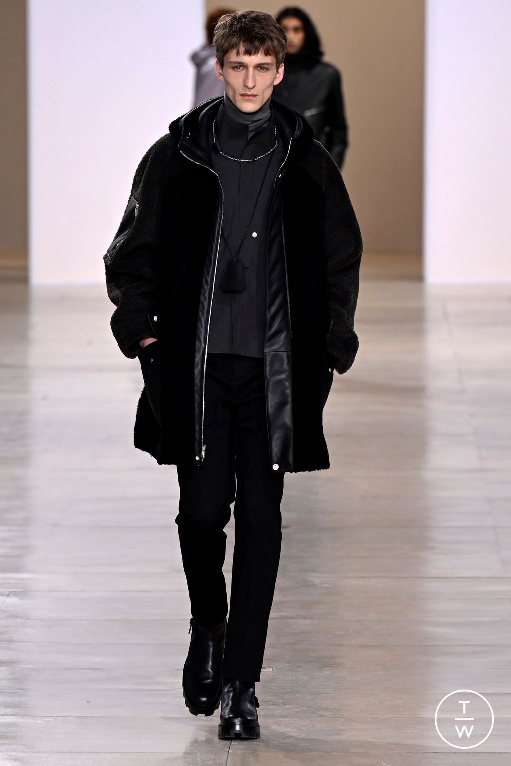 Fashion Week Paris Fall/Winter 2024 look 27 from the Hermès collection menswear