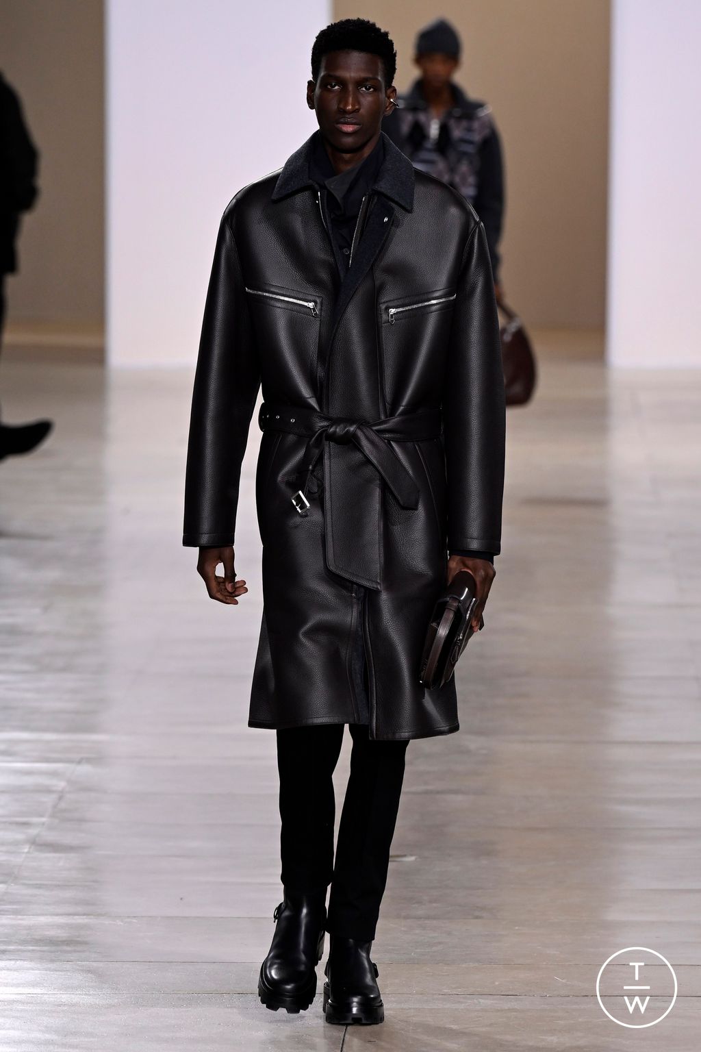 Fashion Week Paris Fall/Winter 2024 look 30 from the Hermès collection 男装