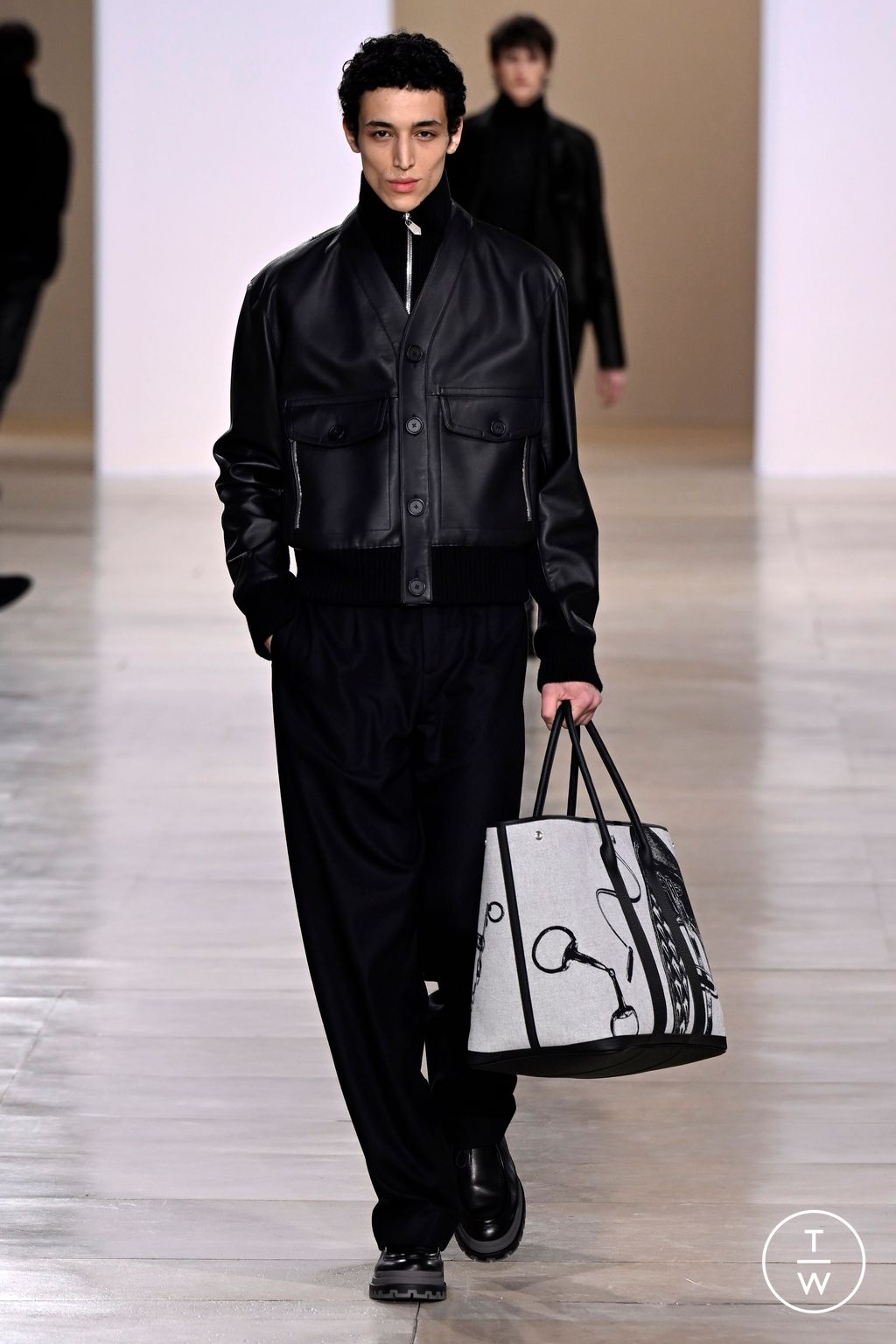 Fashion Week Paris Fall/Winter 2024 look 36 from the Hermès collection menswear