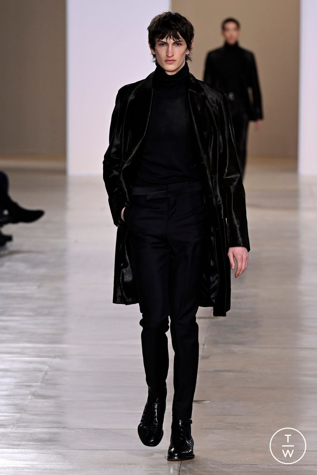 Fashion Week Paris Fall/Winter 2024 look 37 from the Hermès collection menswear