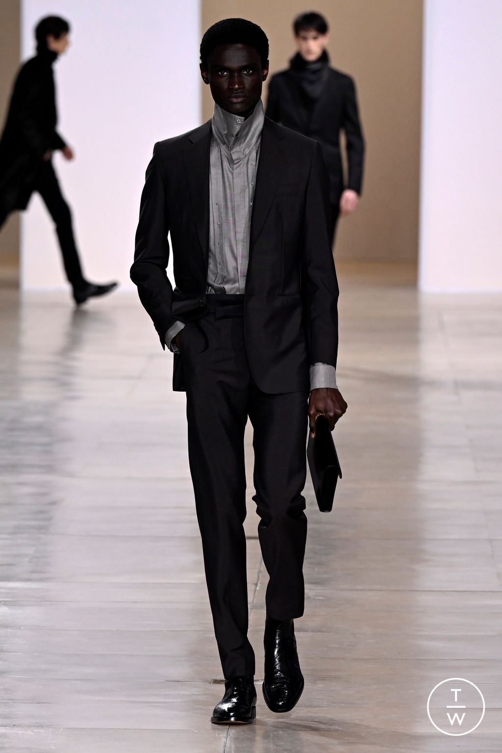 Fashion Week Paris Fall/Winter 2024 look 39 from the Hermès collection menswear