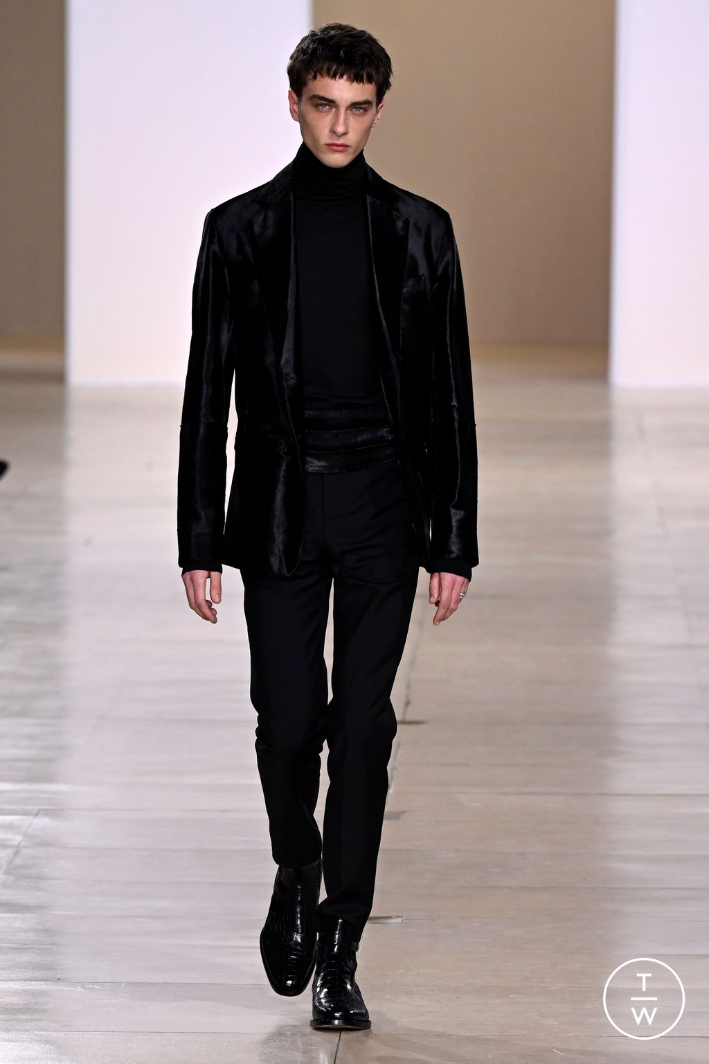Fashion Week Paris Fall/Winter 2024 look 43 from the Hermès collection menswear