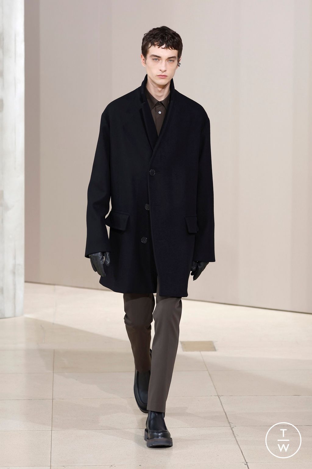 Fashion Week Paris Fall/Winter 2025 look 6 from the Hermès collection 男装