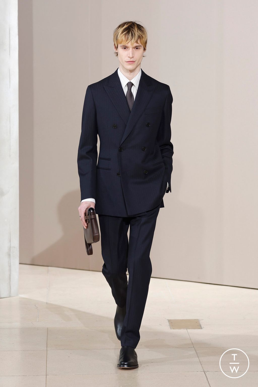 Fashion Week Paris Fall/Winter 2025 look 12 from the Hermès collection menswear