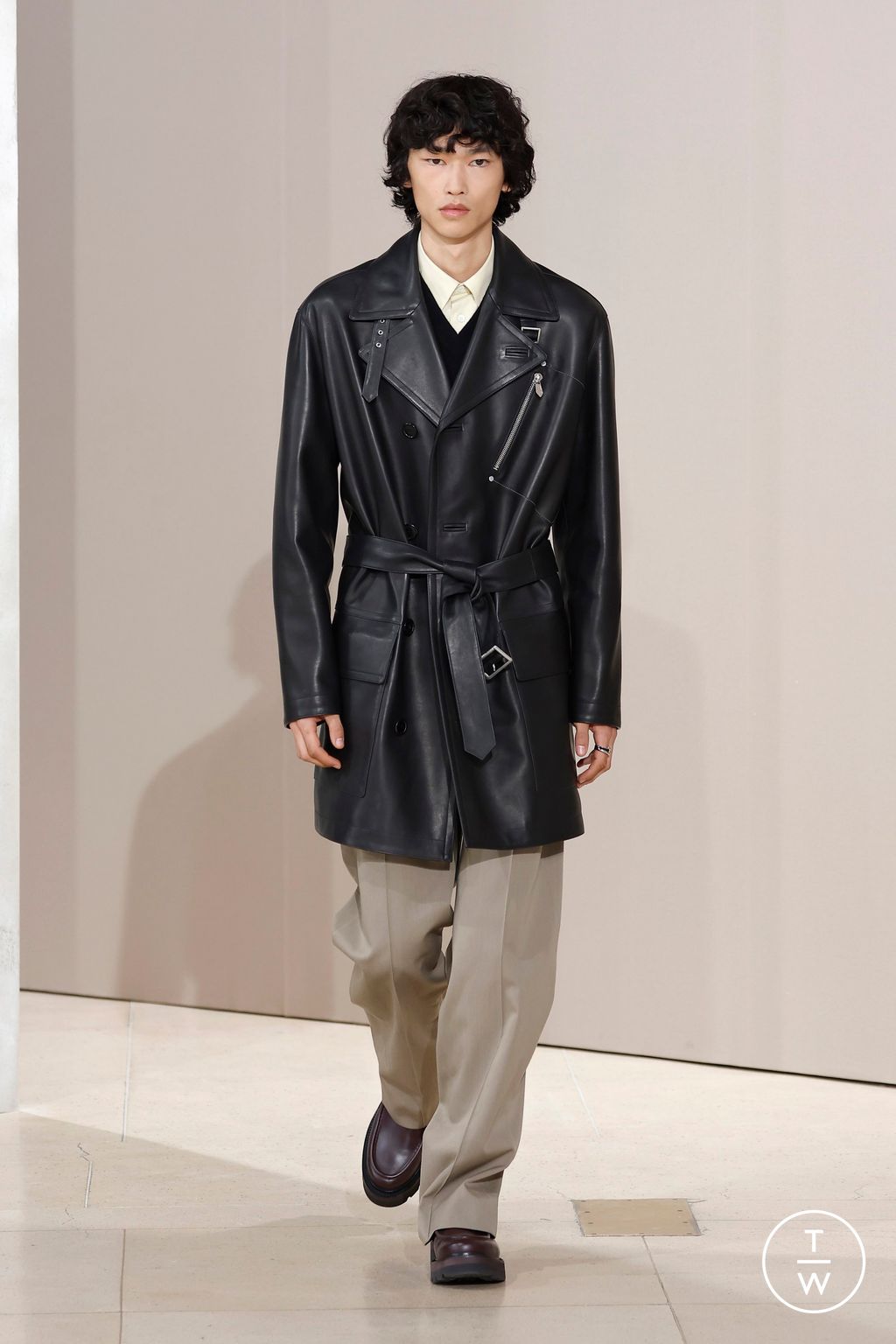 Fashion Week Paris Fall/Winter 2025 look 13 from the Hermès collection menswear