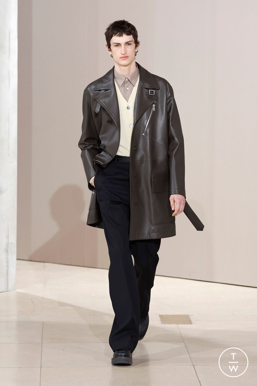 Fashion Week Paris Fall/Winter 2025 look 14 from the Hermès collection menswear